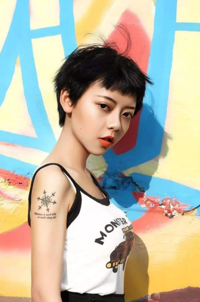 《失眠飞行》原唱薛明媛，直播首唱新歌《自白》鼓励抑郁症患者