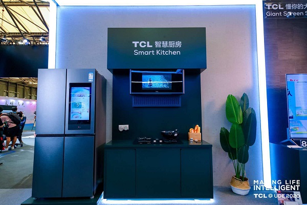 TCL携大屏矩阵、旋转智屏等创新产品闪耀UDE，智慧显示实力征服全场
