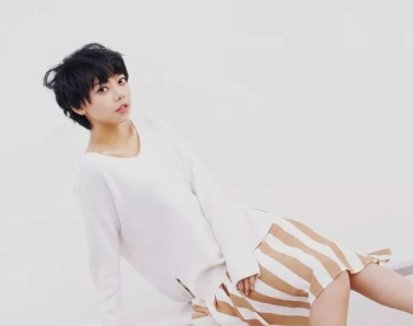 《失眠飞行》原唱薛明媛，直播首唱新歌《自白》鼓励抑郁症患者