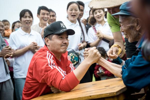8月8日，向光而行！体彩联合CCTV6传递公益温暖