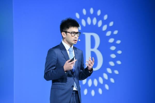 吉娜现身贝拉米有机新品发布会 做足功课期待“好孕”