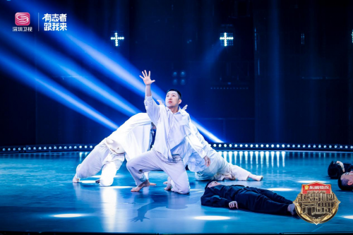 3分钟带你看完《黑客帝国》,这炫酷事态看起来太过瘾!