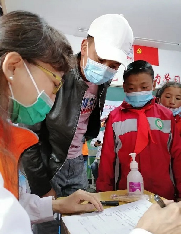 眼健康义诊下乡，西藏江孜18乡镇近700学生受益