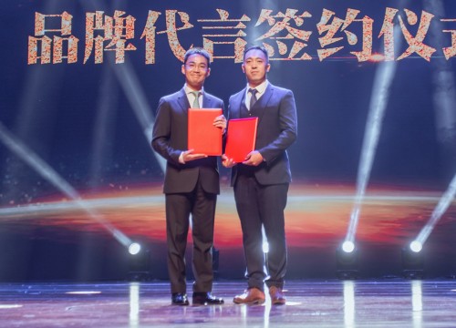 亚洲小提琴王子高参代言CHRISTINA小提琴开启行业先河