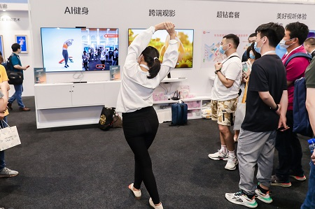 华为智慧屏携手超级猩猩 打造客厅健身新体验