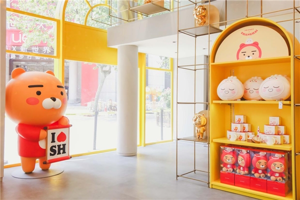 魔都人气新地标，KAKAO FRIENDS可可朋友内地首店抢“鲜”打卡