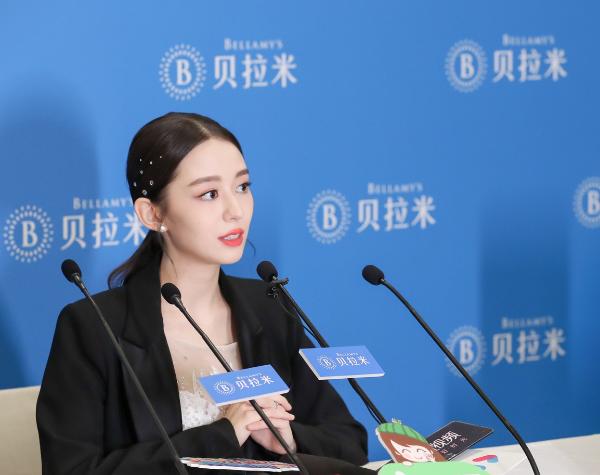 吉娜现身贝拉米有机新品发布会 做足功课期待“好孕”