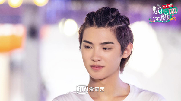 THE9-赵小棠夸张防晒涂成阿凡达 嘉宾们相拥落泪互送神秘礼物