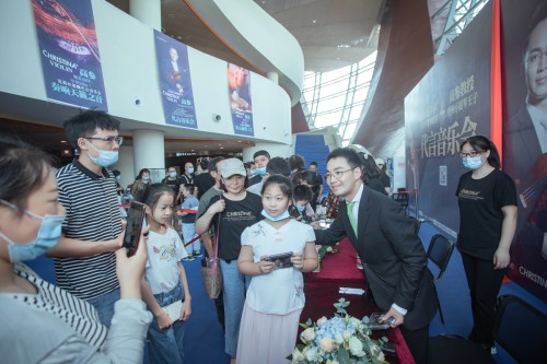 亚洲小提琴王子高参代言CHRISTINA小提琴开启行业先河