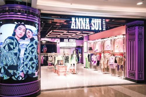 安娜苏运动Anna Sui Active于上海港汇恒隆广场以及人民广场来福士新店开业，璀璨揭幕！