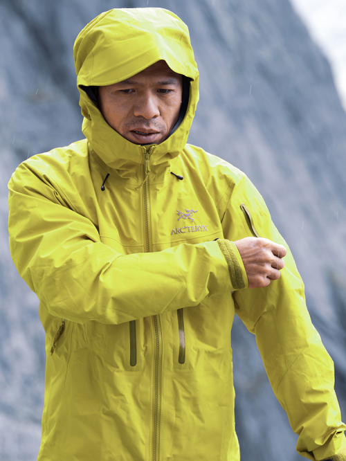因为山在那里： 中国大岩壁第一人何川六度挑战布达拉峰北壁终登顶！