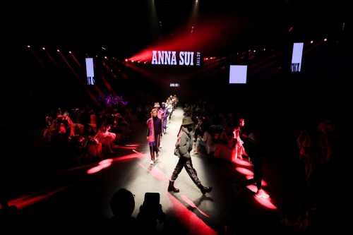 ANNA SUI ACTIVE携全新秋冬系列举办2020FW时装秀