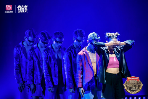 3分钟带你看完《黑客帝国》,这炫酷事态看起来太过瘾!