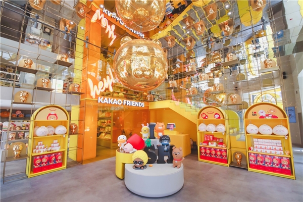 魔都人气新地标，KAKAO FRIENDS可可朋友内地首店抢“鲜”打卡