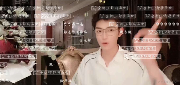 周士原做客《听见大牌》化身中华小曲库 钢琴弹唱上演纯音乐大赏！