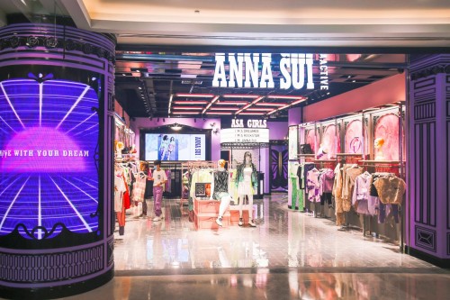 安娜苏运动Anna Sui Active于上海港汇恒隆广场以及人民广场来福士新店开业，璀璨揭幕！