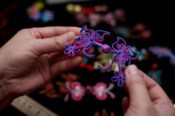 北京作家与汉学家代表体验北京老字号瑞蚨祥文化魅力