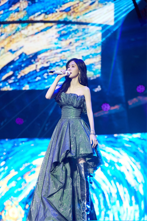 “2020谢谢侬”辛选演唱会上海梅奔唱响 辛巴携众明星感恩用户