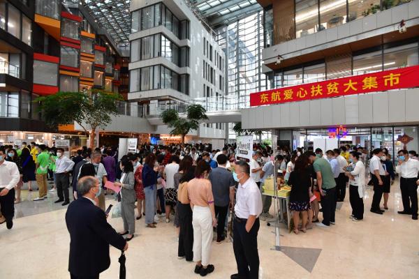 超市客舱齐“上新” 线上线下“带货”忙——东航集团航空+消费扶贫促乡村振兴