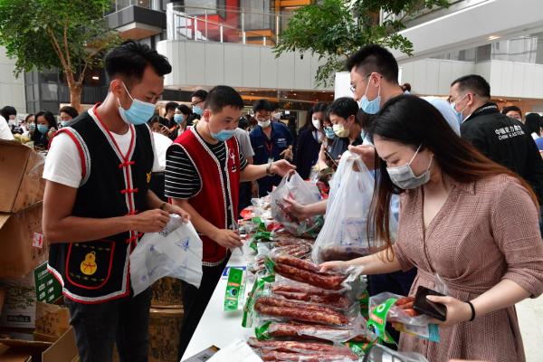 超市客舱齐“上新” 线上线下“带货”忙——东航集团航空+消费扶贫促乡村振兴