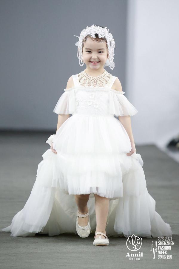 南方10月下雪？安奈儿童装打造冬日专属狂欢！