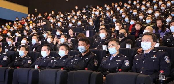 暖心归来！“老吕叨叨”首现大银幕