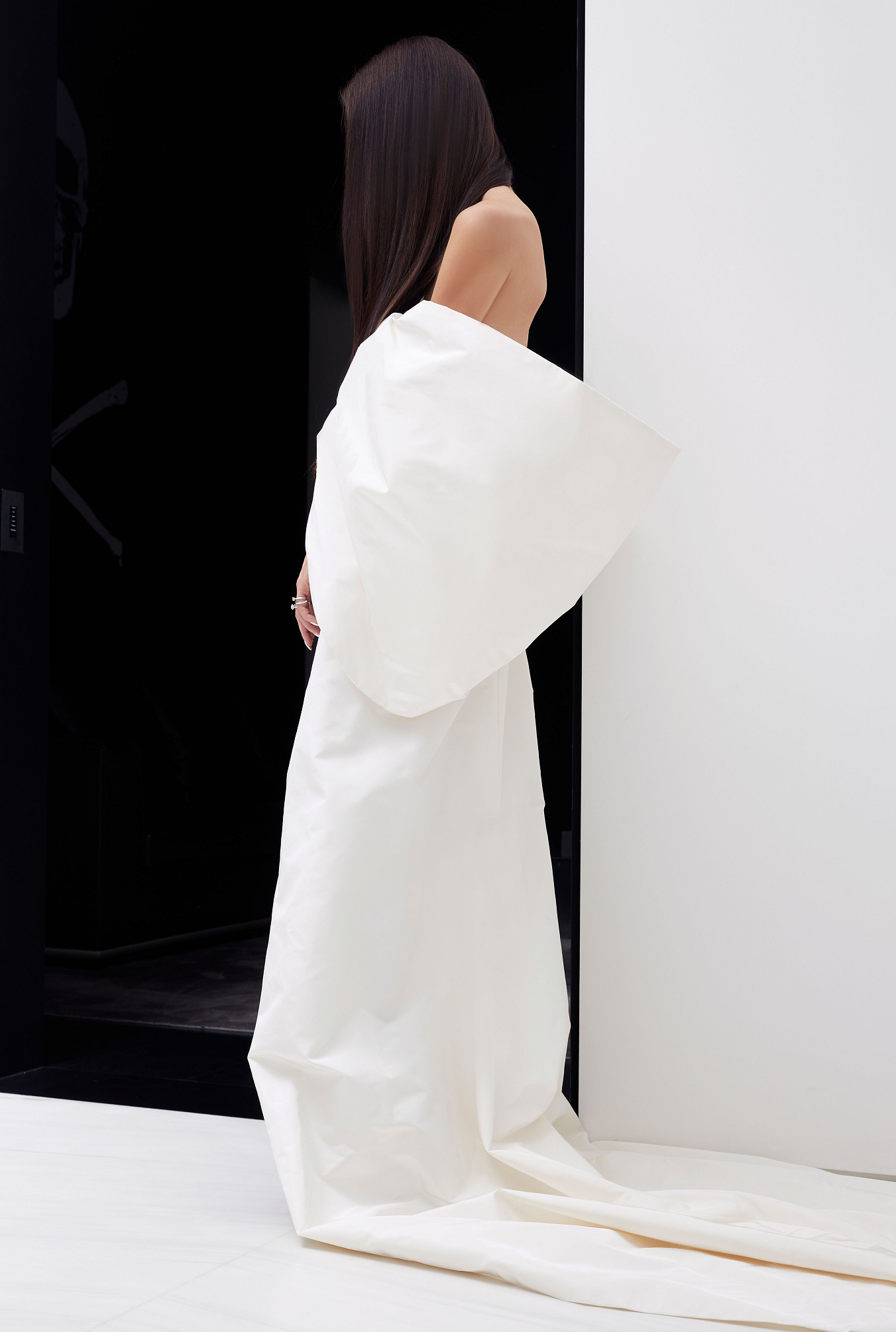 消除婚纱与成衣的界限,Vera Wang预演全新时装系列。