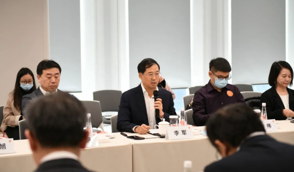中关村上市公司协会李军会长带领会员企业走进小米，与雷军共话“创新发展”