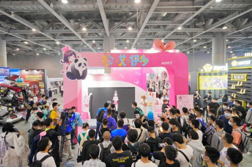 中国绊爱漫展首秀，哎咿多携旗下虚拟偶像空降麽多动漫嘉年华