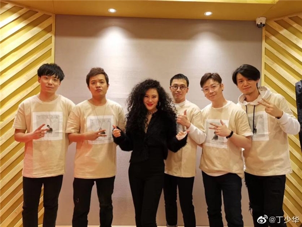 丁少华加入血色公会首秀引爆全场！一开嗓直播间氛围瞬间拉满！