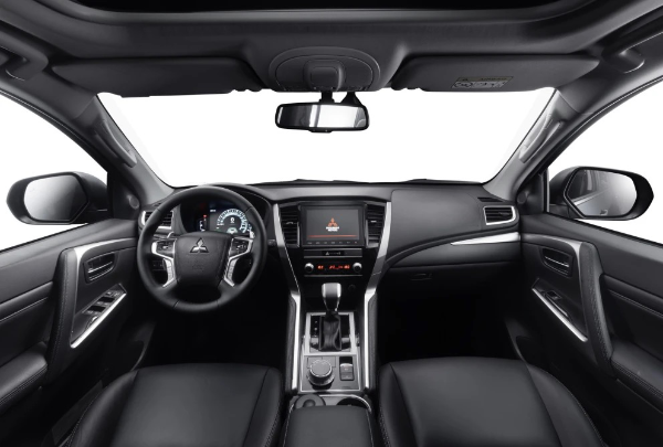 越野也时尚：帕杰罗劲畅行政版静态体验