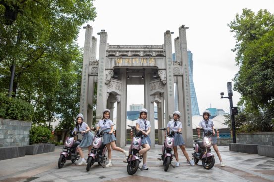 爱玛电动车—售前看质量，售后看服务！