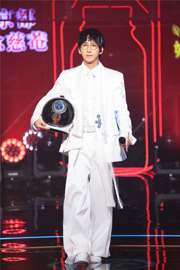 尤长靖惊现《蒙面唱将5》 演唱孙燕姿歌曲登顶酷狗专区