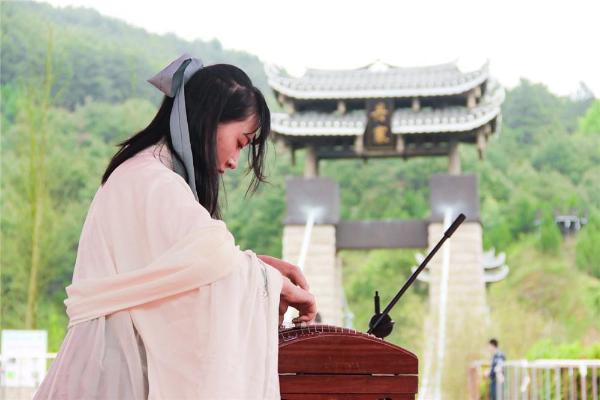 体育趣闻：2018世界杯首战护旗手的6名山里娃，怎么选的？