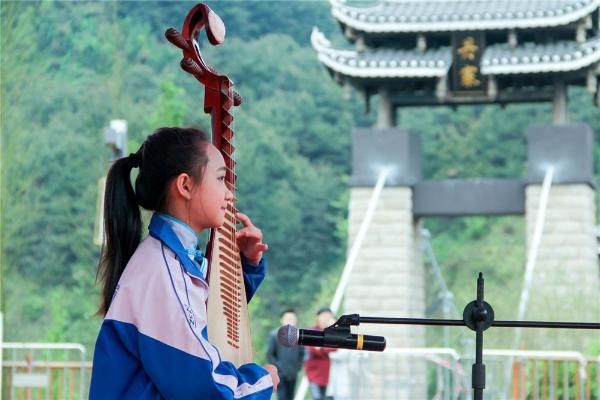 体育趣闻：2018世界杯首战护旗手的6名山里娃，怎么选的？