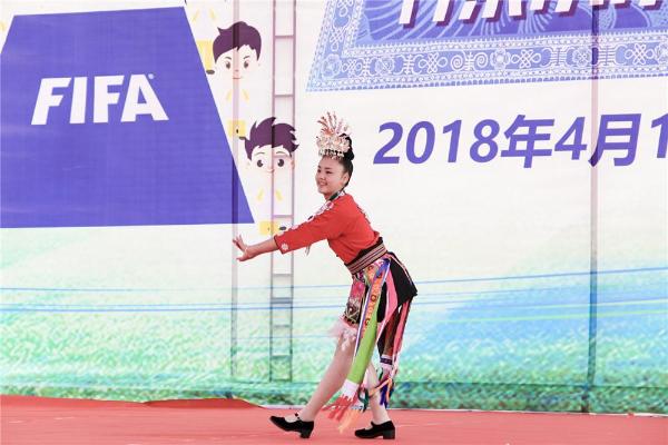 体育趣闻：2018世界杯首战护旗手的6名山里娃，怎么选的？