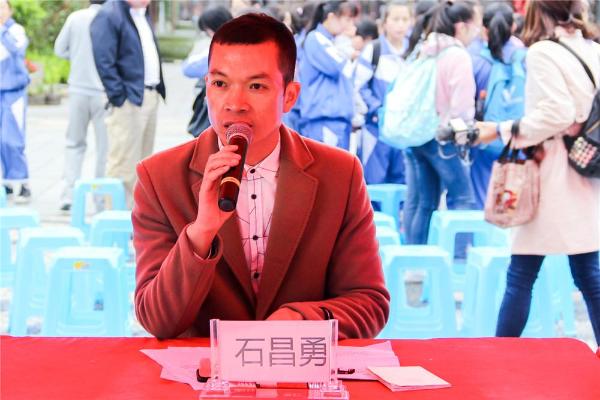 体育趣闻：2018世界杯首战护旗手的6名山里娃，怎么选的？