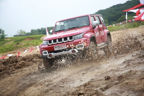 BJ40军团再填新将 将推国内唯一国六柴油分时四驱专业越野车
