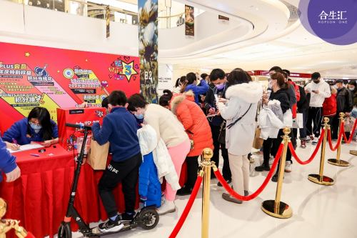 北京朝阳合生汇 “BE WITH YOU”3周年店庆璀耀缔造芬芳