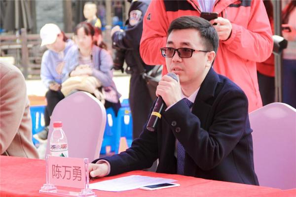体育趣闻：2018世界杯首战护旗手的6名山里娃，怎么选的？