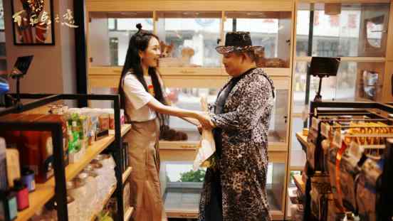 电影《不死鸟之恋》中张艺骞展演欢喜冤家式的爱情