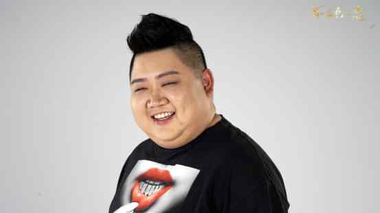 电影《不死鸟之恋》中张艺骞展演欢喜冤家式的爱情