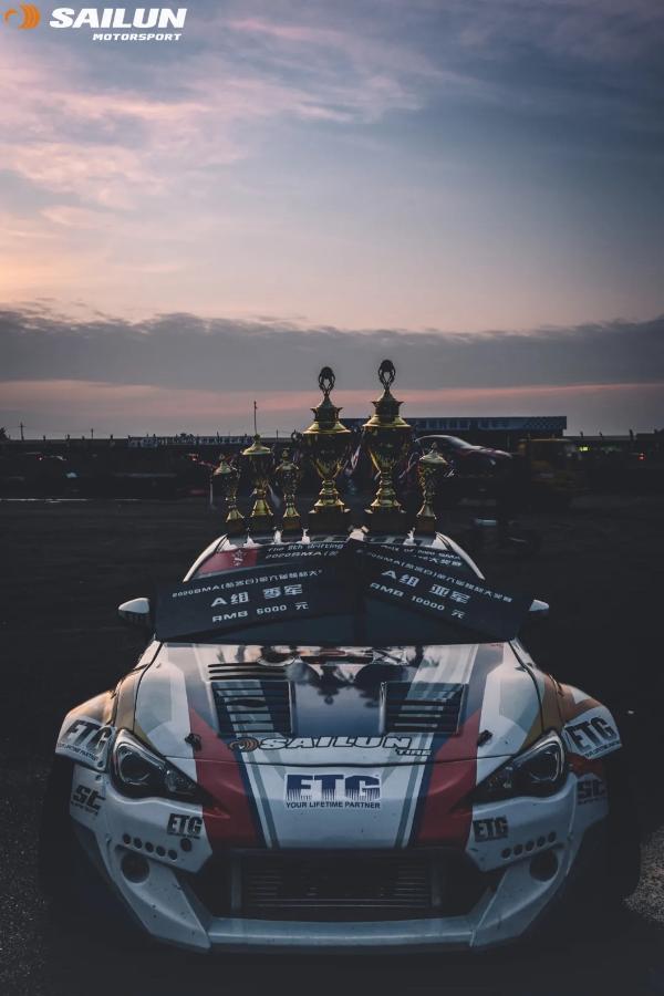 赛轮轮胎飘移车队斩获SMA飘移三剑客三车追走冠军