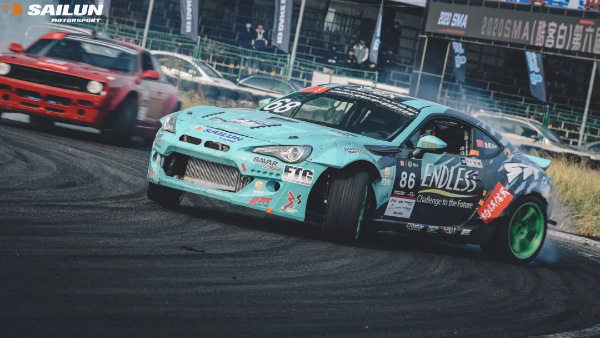 赛轮轮胎飘移车队斩获SMA飘移三剑客三车追走冠军