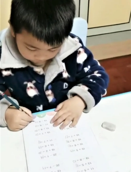 豌豆思维百万守护基金圆6岁罕见病男孩在线学习心愿