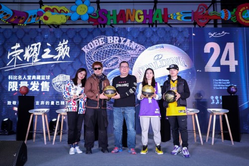 致敬曼巴精神，斯伯丁科比名人堂典藏款篮球亮相Sneaker Con