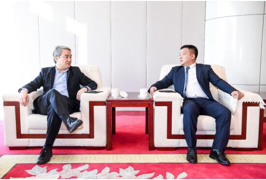 环球网总经理单成彪在人民日报社与程善道举行座谈