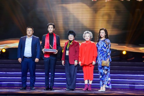 第七届“中国电视好演员”在成都揭晓 李易峰张若昀等演员获奖
