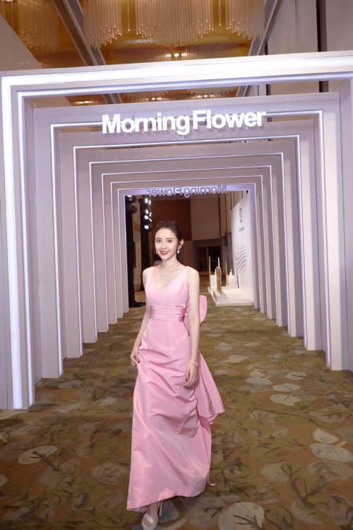 肌肤“昕”势力 美丽符号携手唐艺昕开启“膜”法之旅