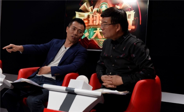 虎牙足球史上最特别的双口解说剪影海报曝光，6大标签引猜测